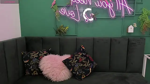 Snapshot of Kat__cat chatting on 11.10.25 Kat cat online show from 11.10.25