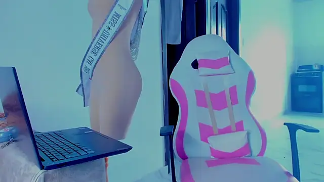 ISA BELLA VZL online show from 04.15.26