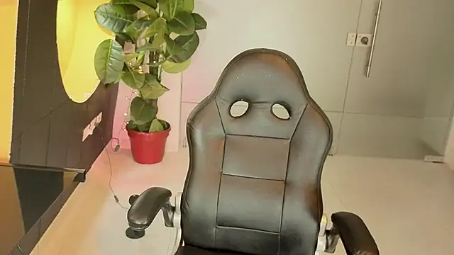 Snapshot of LiLLiAnderson chatting on 09.21.25 LiLLiAnderson online show from 09.21.25