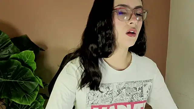 Snapshot of LiLLiAnderson chatting on 09.26.25 LiLLiAnderson online show from 09.26.25