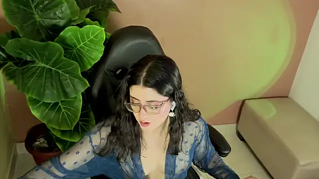 Snapshot of LiLLiAnderson chatting on 09.29.25 LiLLiAnderson online show from 09.29.25