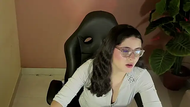 Snapshot of LiLLiAnderson chatting on 10.02.25 LiLLiAnderson online show from 10.02.25