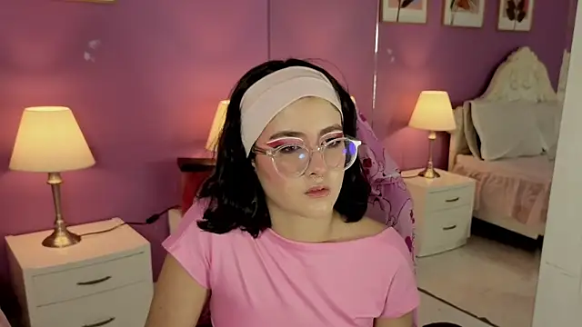 Snapshot of LiLLiAnderson chatting on 11.06.25 LiLLiAnderson online show from 11.06.25