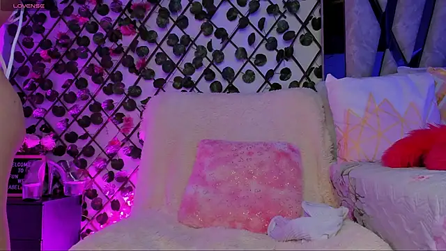 Snapshot of isabel_jaames chatting on 10.01.25 isabel jaames online show from 10.01.25