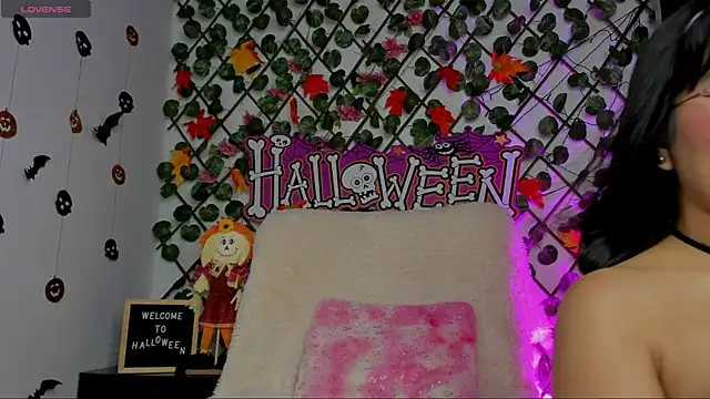 Snapshot of isabel_jaames chatting on 10.14.25 isabel jaames online show from 10.14.25