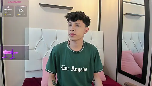 Snapshot of Axel__Evans chatting on 09.10.25 Axel Evans online show from 09.10.25