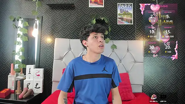 Snapshot of Axel__Evans chatting on 10.16.25 Axel Evans online show from 10.16.25