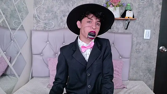 Snapshot of Axel__Evans chatting on 10.21.25 Axel Evans online show from 10.21.25