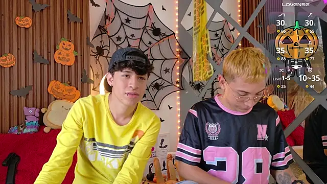 Snapshot of Axel__Evans chatting on 10.22.25 Axel Evans online show from 10.22.25