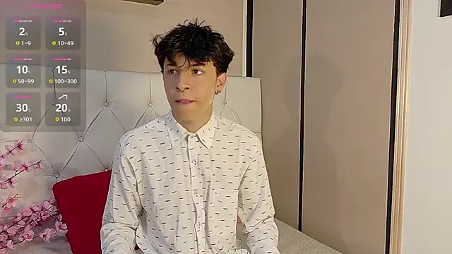 Snapshot of Axel__Evans chatting on 10.24.25 Axel Evans online show from 10.24.25