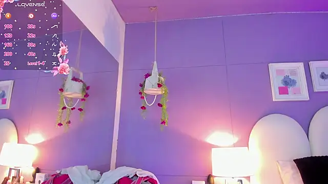 my aleja  online show from 10.13.25