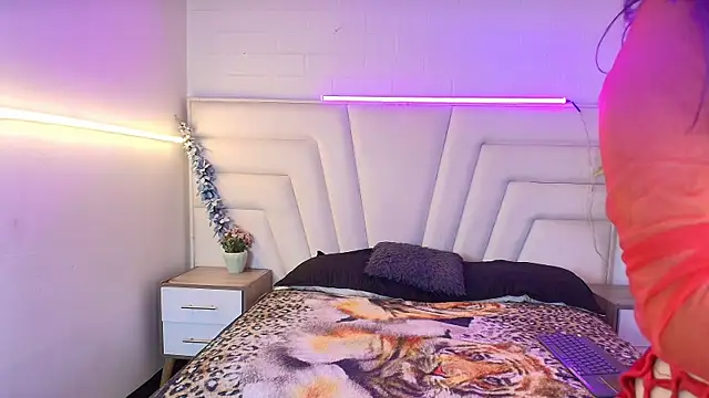 Snapshot of Lilith_Glamm chatting on 10.24.25 Lilith Glamm online show from 10.24.25