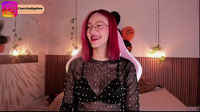 daphne courtis online show from 10.25.25