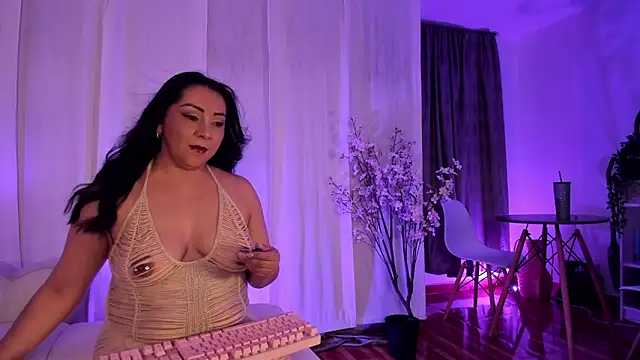 Snapshot of sweett-mary chatting on 05.17.26 sweett-mary online show from 05.17.26