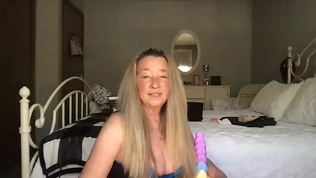 Snapshot of milf-Lacey chatting on 03.09.26 milf-Lacey online show from 03.09.26