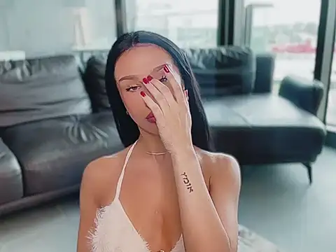 Snapshot of shy_Colette chatting on 10.28.25 shy Colette online show from 10.28.25