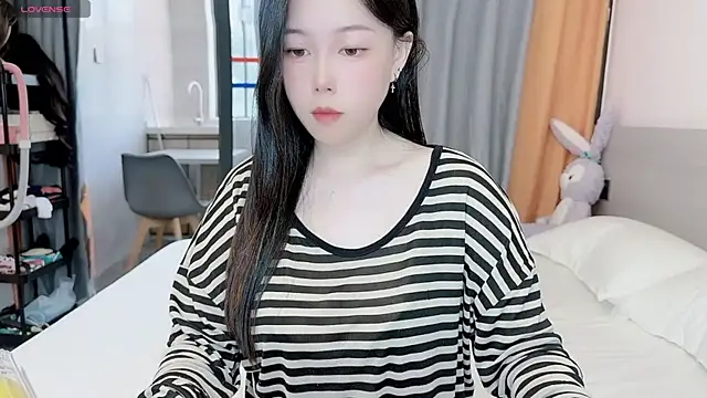 Snapshot of Bella_Ava chatting on 10.17.25 Bella Ava online show from 10.17.25