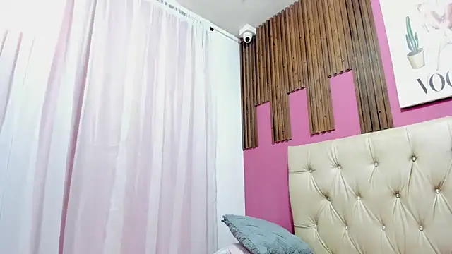 Lucia Spear online show from 11.05.25