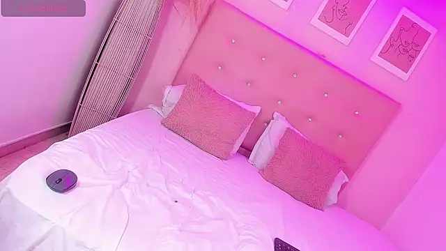 ANNIE DOLCE  online show from 02.10.26