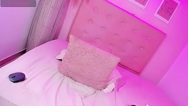 ANNIE DOLCE  online show from 04.21.26