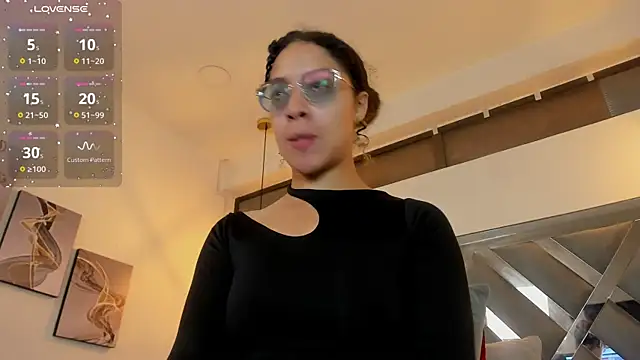 Hanna Cornee  online show from 11.06.25