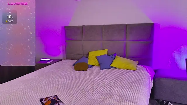 Snapshot of Ailita chatting on 10.17.25 Ailita online show from 10.17.25