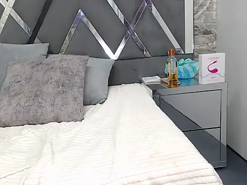 YanetRose online show from 11.15.25