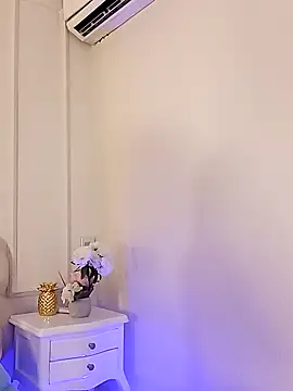 Kaylachannell online show from 11.11.25