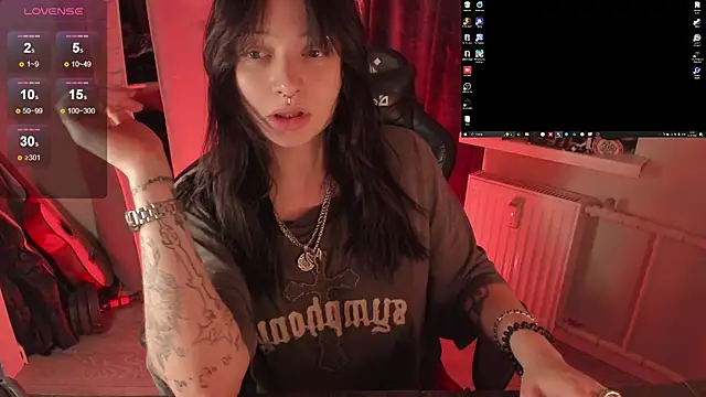 Snapshot of Melante chatting on 07.24.26 Melante online show from 07.24.26