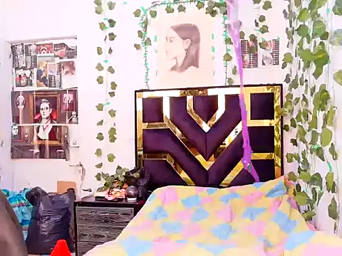 lucywhite13 online show from 10.04.25