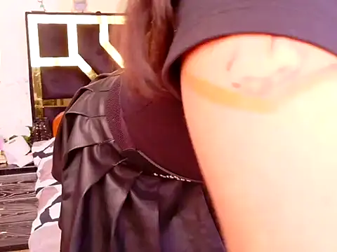 lucywhite13 online show from 10.14.25