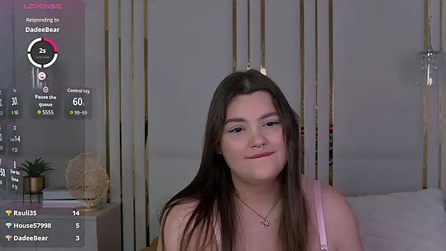 Snapshot of EmilyHyde chatting on 10.09.25 EmilyHyde online show from 10.09.25