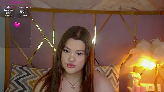 Snapshot of EmilyHyde chatting on 10.16.25 EmilyHyde online show from 10.16.25