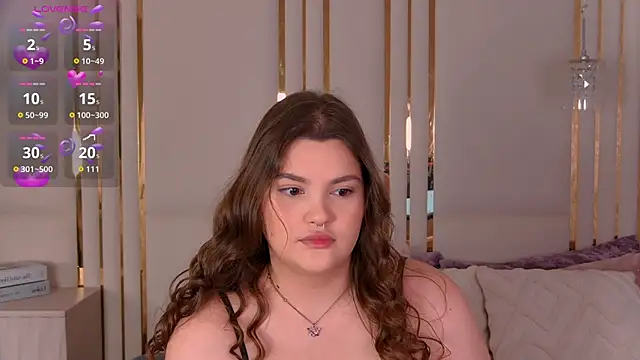 Snapshot of EmilyHyde chatting on 11.03.25 EmilyHyde online show from 11.03.25