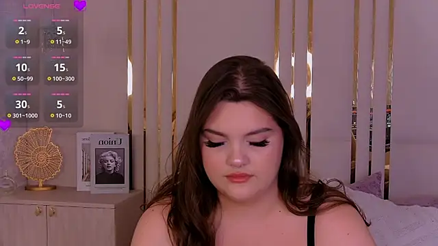 Snapshot of EmilyHyde chatting on 07.17.26 EmilyHyde online show from 07.17.26