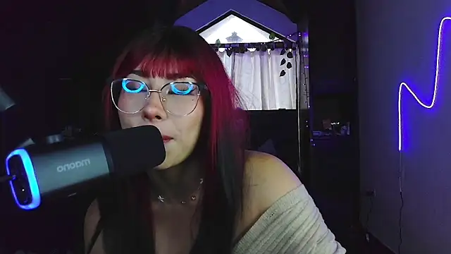 Shisuku Sophi online show from 10.24.25