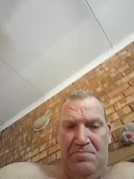 Snapshot of wallacelegend chatting on 10.28.25 wallacelegend online show from 10.28.25