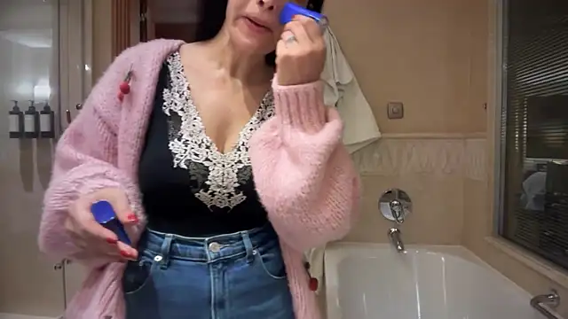 Snapshot of Ofcourseoneday chatting on 11.11.25 Ofcourseoneday online show from 11.11.25