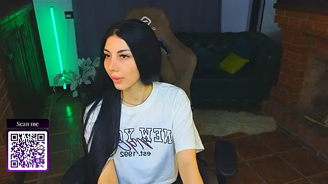 Emmi Swon online show from 09.29.25