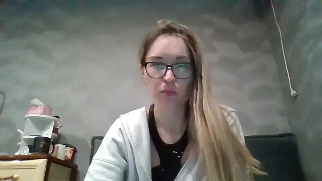 Snapshot of Jugira chatting on 10.03.25 Jugira online show from 10.03.25