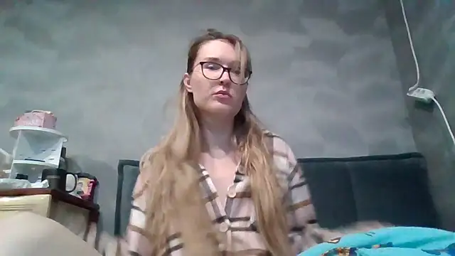 Snapshot of Jugira chatting on 10.15.25 Jugira online show from 10.15.25