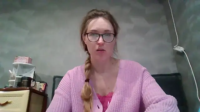 Snapshot of Jugira chatting on 10.23.25 Jugira online show from 10.23.25