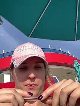 Snapshot of Jugira chatting on 11.05.25 Jugira online show from 11.05.25