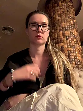 Snapshot of Jugira chatting on 11.08.25 Jugira online show from 11.08.25