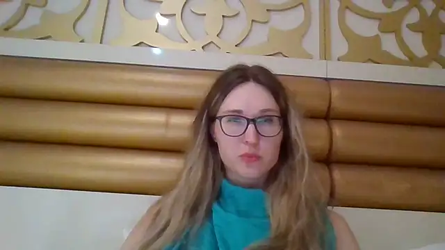 Snapshot of Jugira chatting on 11.12.25 Jugira online show from 11.12.25