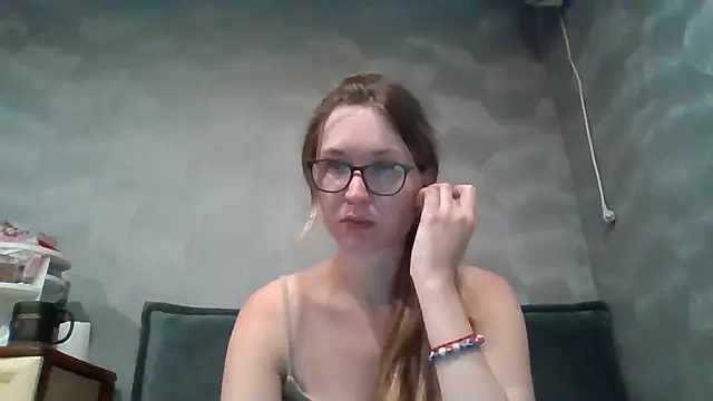 Snapshot of Jugira chatting on 11.20.25 Jugira online show from 11.20.25