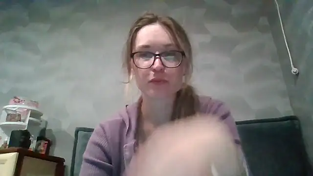 Snapshot of Jugira chatting on 11.21.25 Jugira online show from 11.21.25