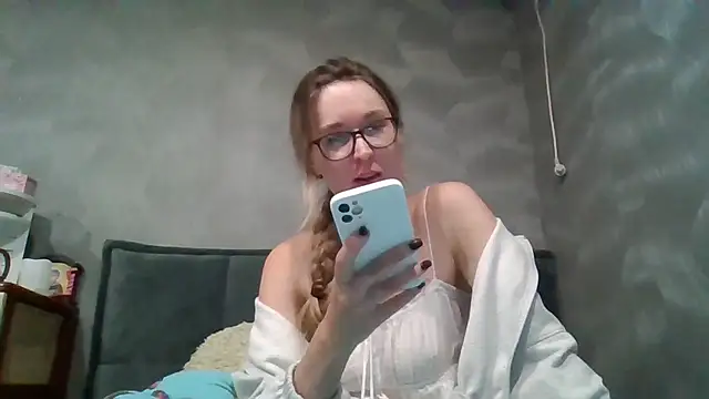 Snapshot of Jugira chatting on 12.03.25 Jugira online show from 12.03.25