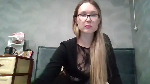 Snapshot of Jugira chatting on 12.19.25 Jugira online show from 12.19.25