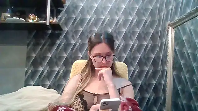 Snapshot of Jugira chatting on 12.21.25 Jugira online show from 12.21.25